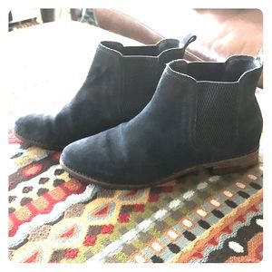 Barely worn pair of TOM’s boots.